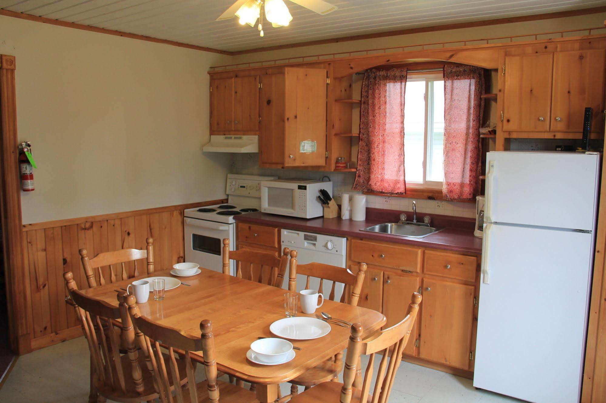Hidden Acres Cottages Cavendish Exterior foto