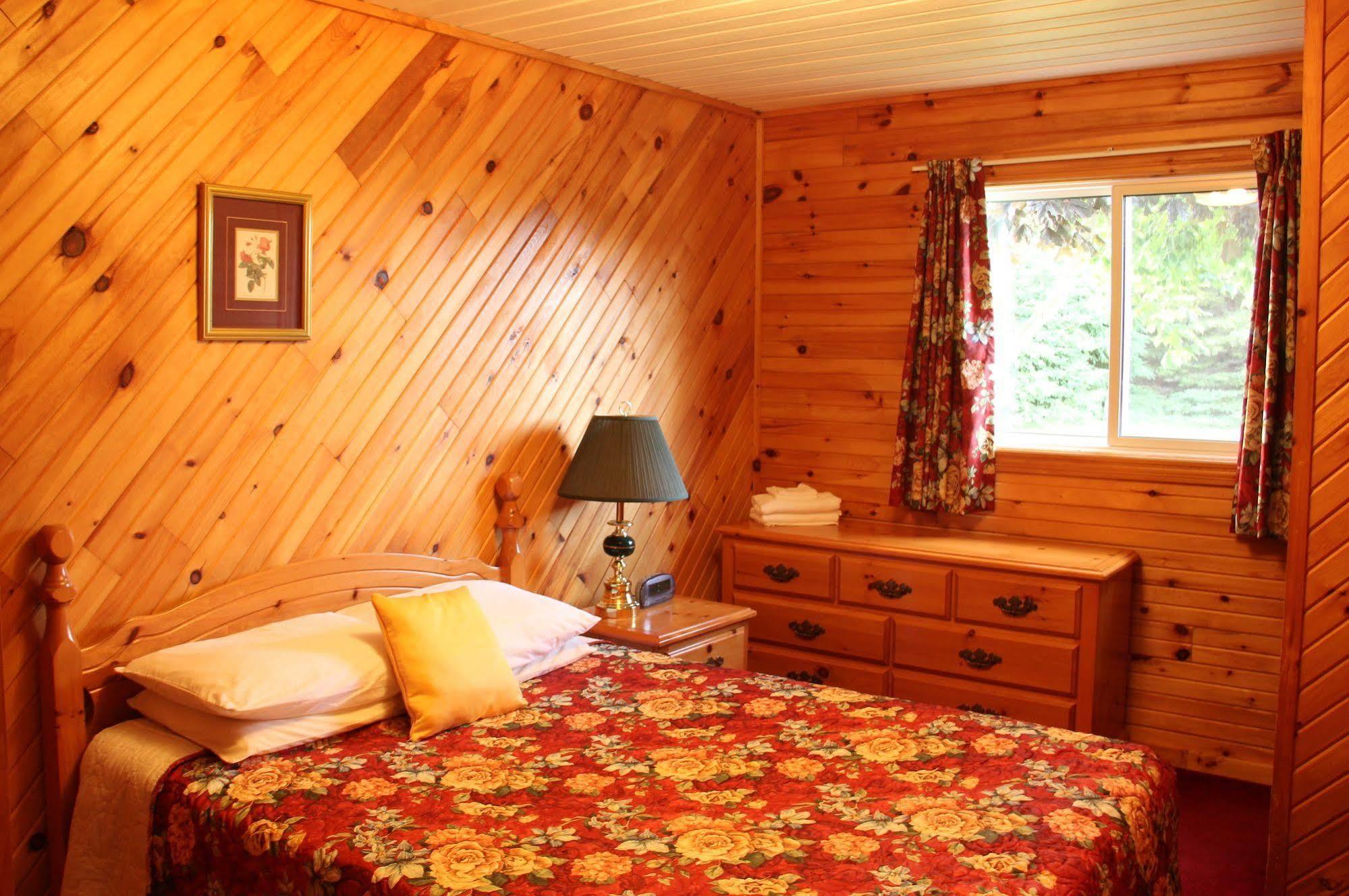 Hidden Acres Cottages Cavendish Exterior foto